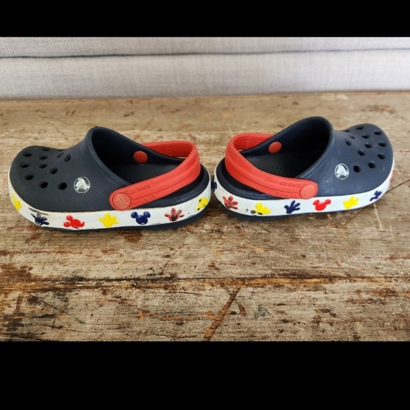 COPY - Mickey Mouse Light Up crocs 7c toddler - Picture 4 of 7